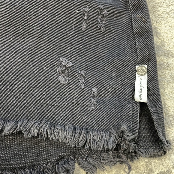 One by One Teaspoon 2020 Mini Skirt Black Denim Jean Distressed High Rise 28 - Picture 10 of 14
